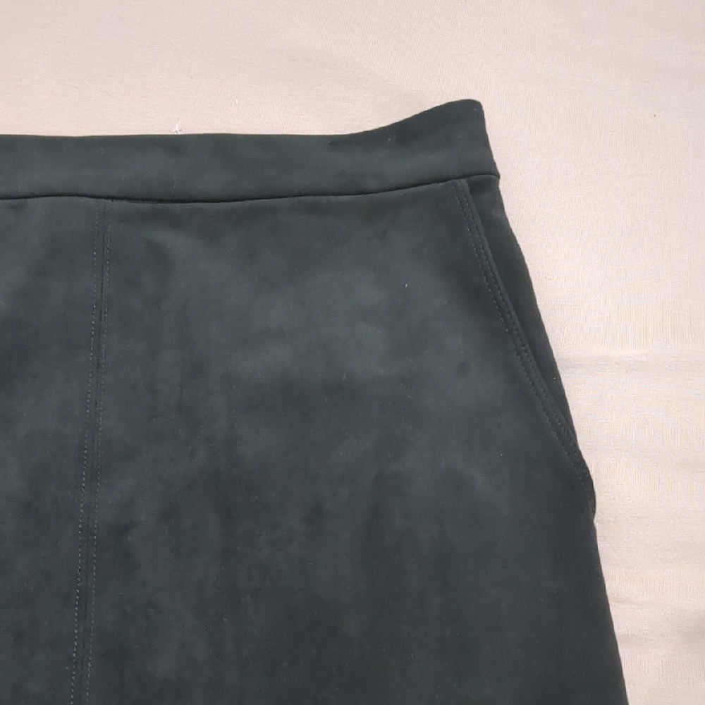Wilfred Lis Black Vegan Suede Elegant Black Women's Skirt Size 8 - Picture 4 of 9